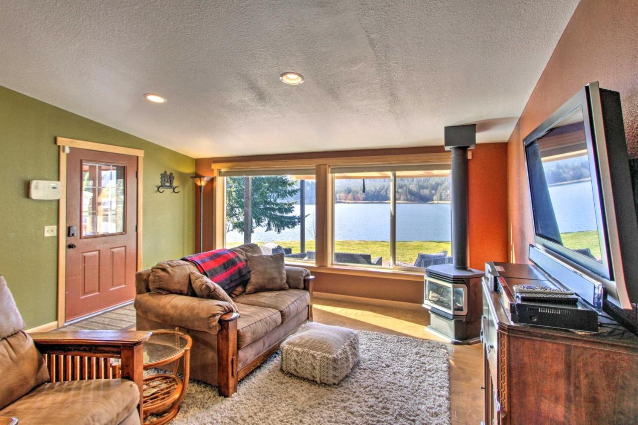 Lakefront Cabin With Stunning Mountain Views And Dock! Mineral エクステリア 写真