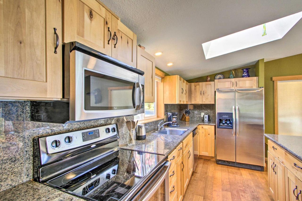 Lakefront Cabin With Stunning Mountain Views And Dock! Mineral エクステリア 写真