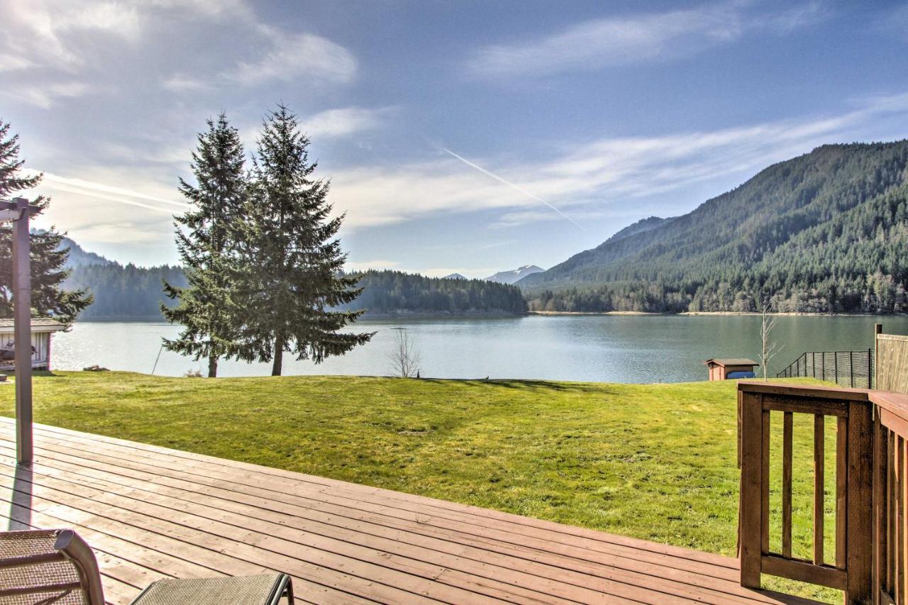 Lakefront Cabin With Stunning Mountain Views And Dock! Mineral エクステリア 写真